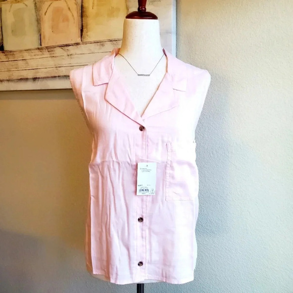 SO Tops - SO | Cropped Sleeveless Button Down Top in Strawberry sz 2X